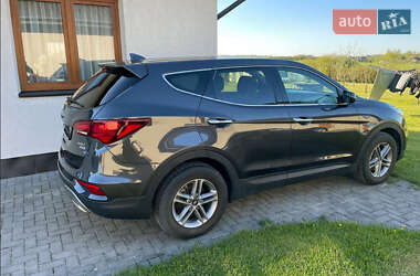 Внедорожник / Кроссовер Hyundai Santa FE 2017 в 