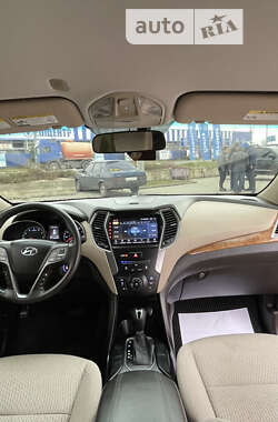 Позашляховик / Кросовер Hyundai Santa FE 2015 в Чернівцях