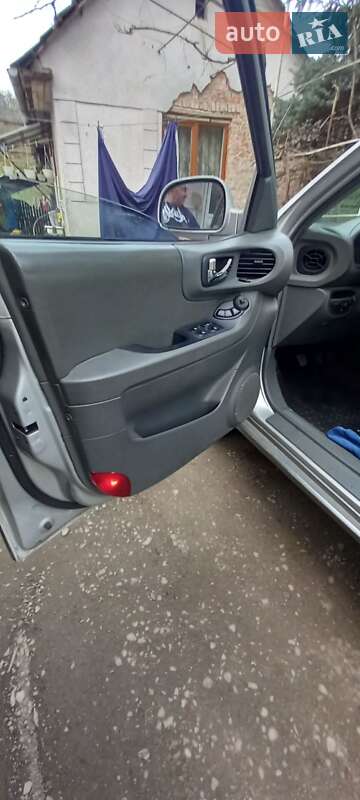 Позашляховик / Кросовер Hyundai Santa FE 2003 в Перечині