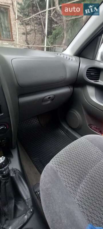 Позашляховик / Кросовер Hyundai Santa FE 2003 в Перечині