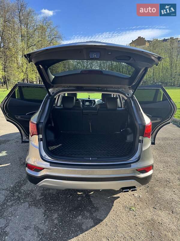 Позашляховик / Кросовер Hyundai Santa FE 2016 в Івано-Франківську