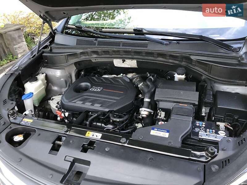 Позашляховик / Кросовер Hyundai Santa FE 2016 в Івано-Франківську