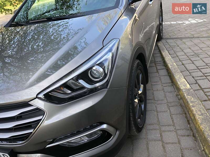 Позашляховик / Кросовер Hyundai Santa FE 2016 в Івано-Франківську