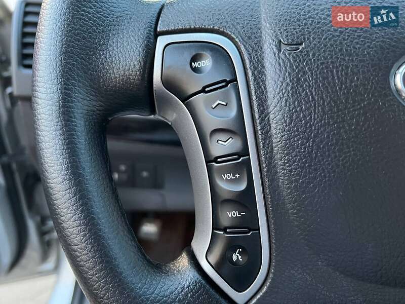 Позашляховик / Кросовер Hyundai Santa FE 2011 в Луцьку