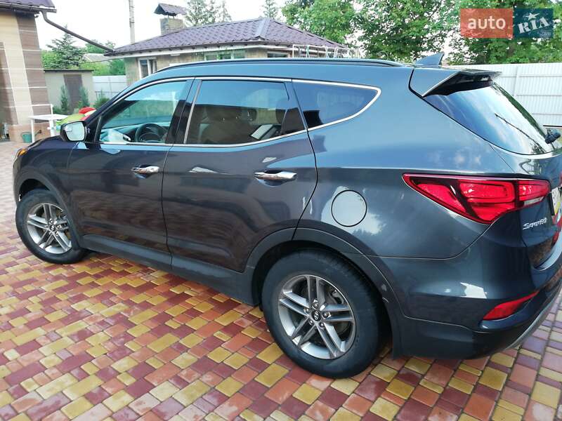 Внедорожник / Кроссовер Hyundai Santa FE 2016 в Великой Михайловке