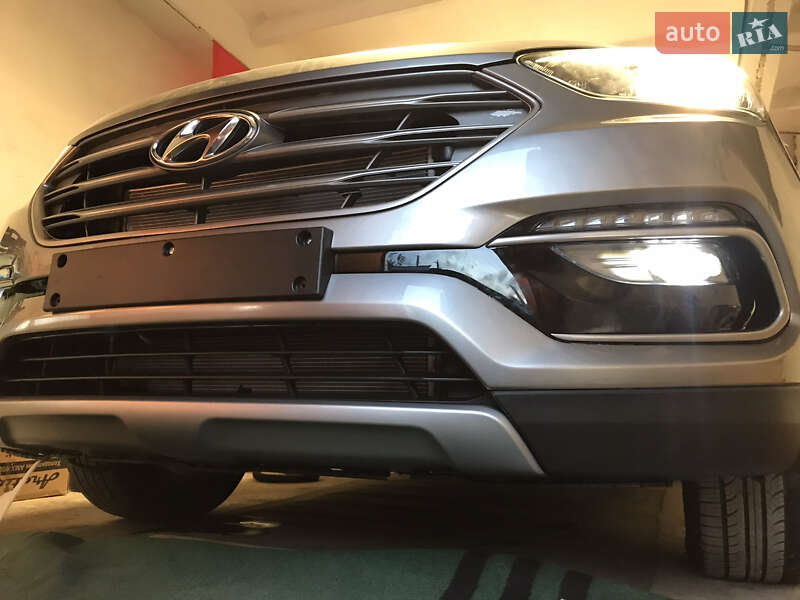 Внедорожник / Кроссовер Hyundai Santa FE 2016 в Вышгороде