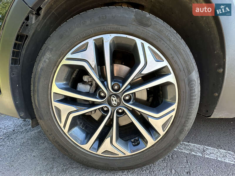 Внедорожник / Кроссовер Hyundai Santa FE 2019 в Ровно