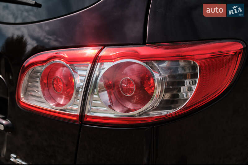 Позашляховик / Кросовер Hyundai Santa FE 2011 в Ужгороді