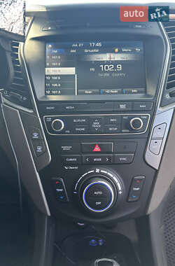 Внедорожник / Кроссовер Hyundai Santa FE 2016 в 