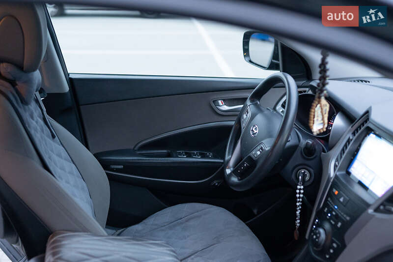 Позашляховик / Кросовер Hyundai Santa FE 2012 в Вінниці