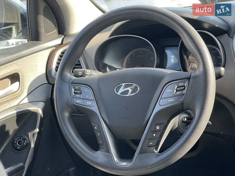 Внедорожник / Кроссовер Hyundai Santa FE 2017 в Мукачево