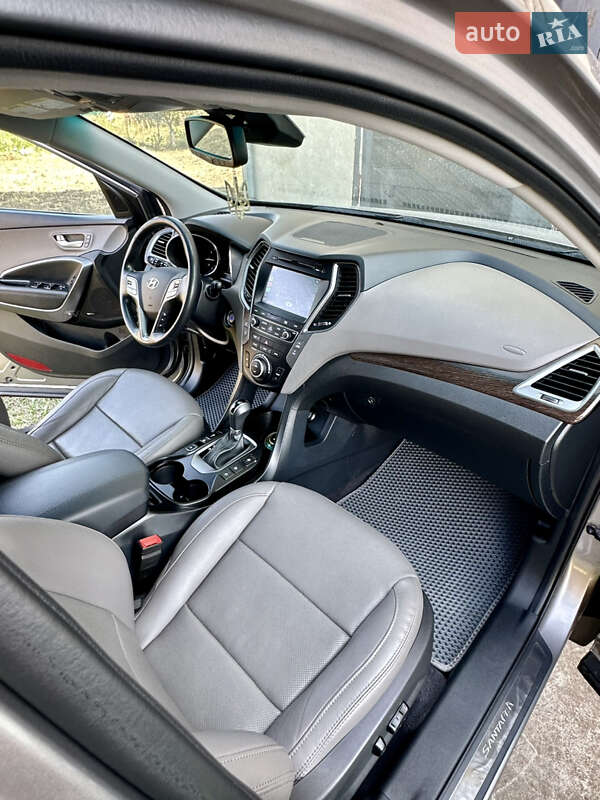 Позашляховик / Кросовер Hyundai Santa FE 2016 в Івано-Франківську