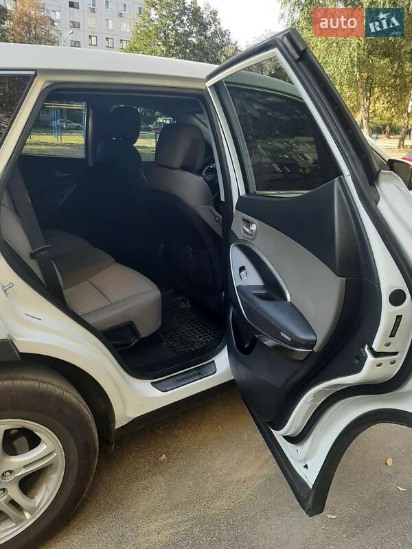 Позашляховик / Кросовер Hyundai Santa FE 2016 в Харкові