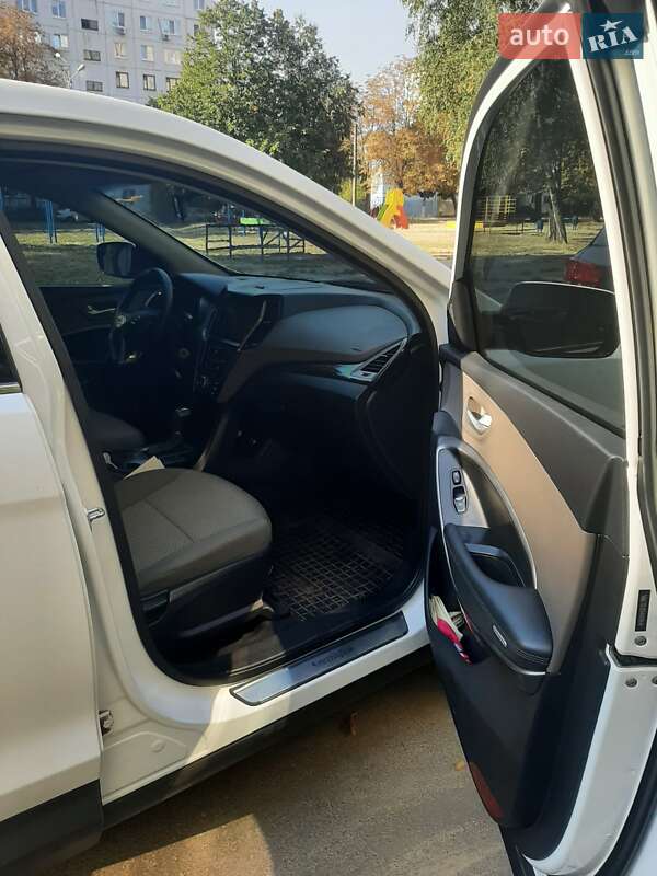 Позашляховик / Кросовер Hyundai Santa FE 2016 в Харкові