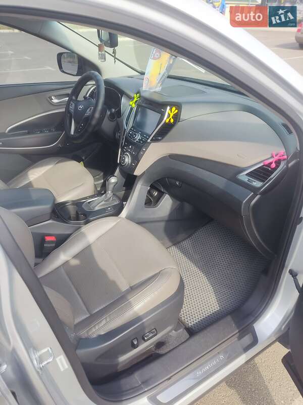 Внедорожник / Кроссовер Hyundai Santa FE 2015 в Киеве