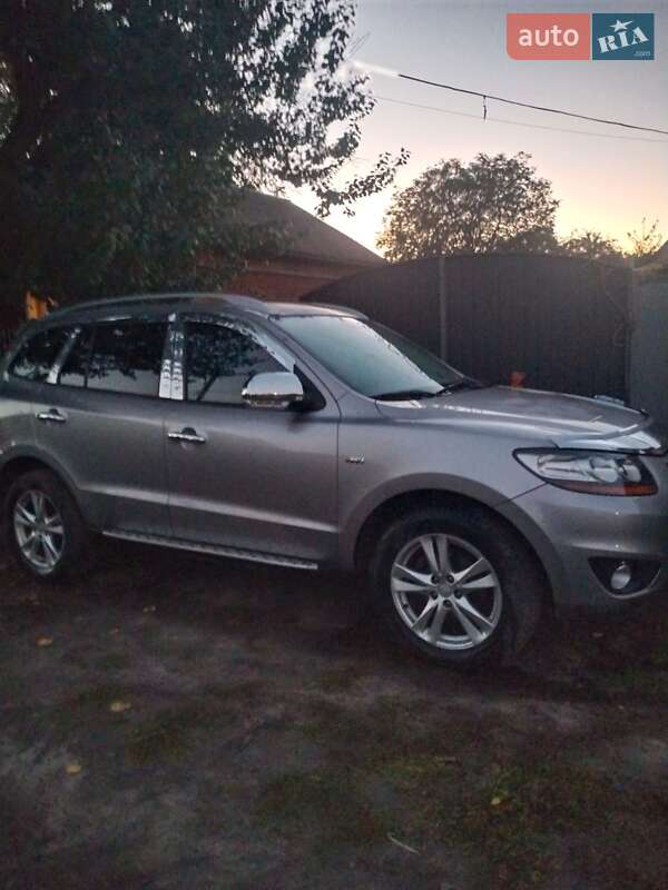 Позашляховик / Кросовер Hyundai Santa FE 2010 в Києві