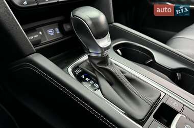 Внедорожник / Кроссовер Hyundai Santa FE 2019 в 