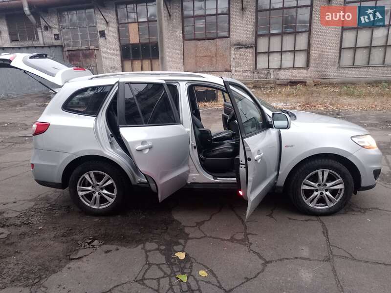 Позашляховик / Кросовер Hyundai Santa FE 2010 в Києві