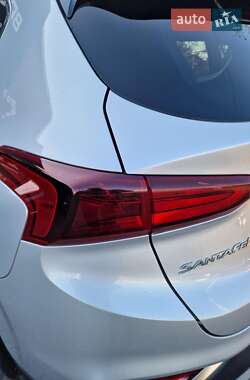 Внедорожник / Кроссовер Hyundai Santa FE 2019 в 