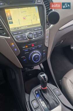 Внедорожник / Кроссовер Hyundai Santa FE 2015 в 