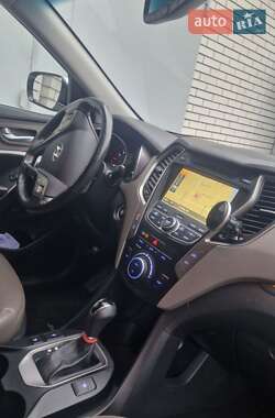 Внедорожник / Кроссовер Hyundai Santa FE 2015 в 