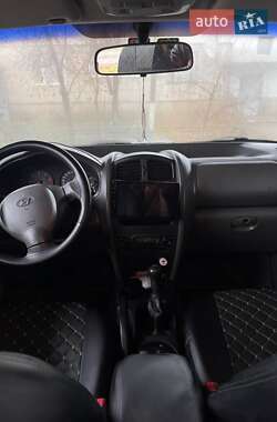 Позашляховик / Кросовер Hyundai Santa FE 2004 в 