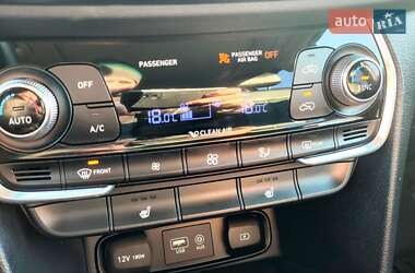Внедорожник / Кроссовер Hyundai Santa FE 2018 в 