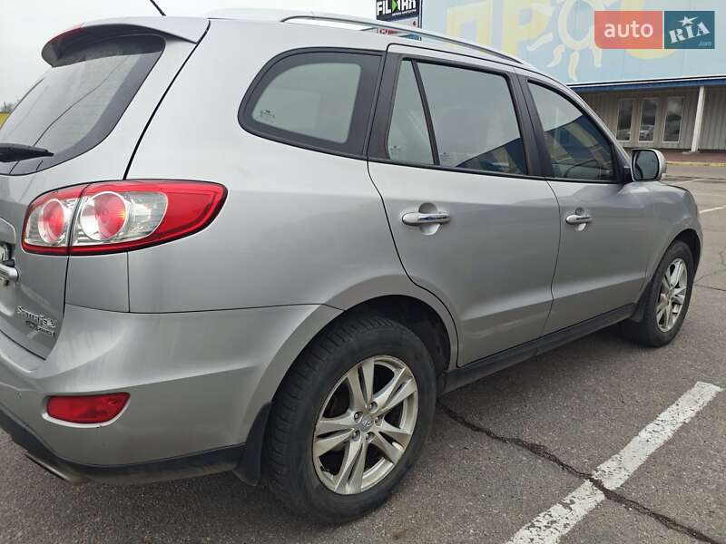 Внедорожник / Кроссовер Hyundai Santa FE 2010 в Кременчуге