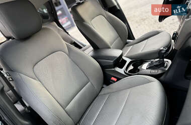 Внедорожник / Кроссовер Hyundai Santa FE 2013 в 