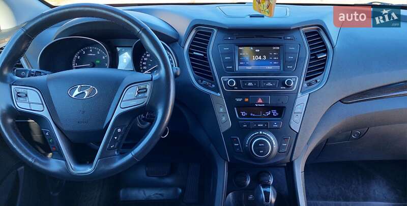 Внедорожник / Кроссовер Hyundai Santa FE 2016 в Ивано-Франковске