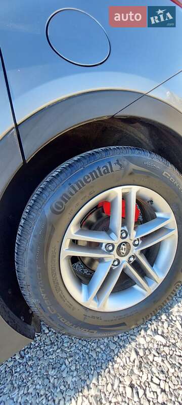 Внедорожник / Кроссовер Hyundai Santa FE 2016 в Ивано-Франковске