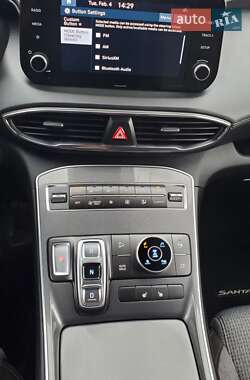 Внедорожник / Кроссовер Hyundai Santa FE 2022 в 
