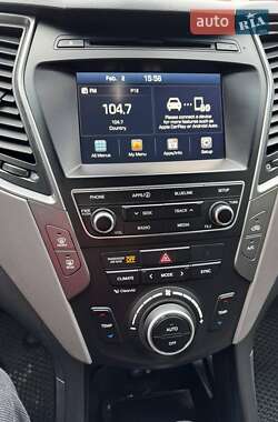 Внедорожник / Кроссовер Hyundai Santa FE 2016 в 