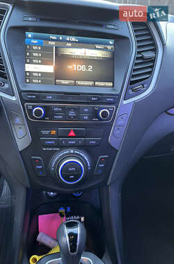 Внедорожник / Кроссовер Hyundai Santa FE 2015 в 