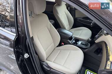Внедорожник / Кроссовер Hyundai Santa FE 2015 в 