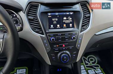 Внедорожник / Кроссовер Hyundai Santa FE 2015 в 