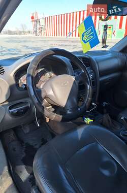 Внедорожник / Кроссовер Hyundai Santa FE 2005 в 