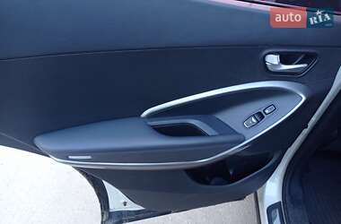 Внедорожник / Кроссовер Hyundai Santa FE 2013 в 