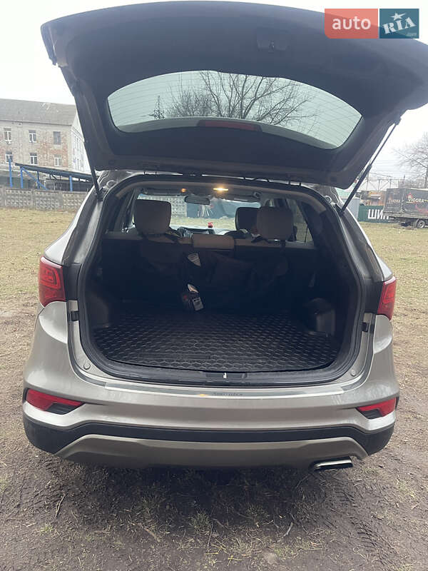 Внедорожник / Кроссовер Hyundai Santa FE 2016 в Виннице