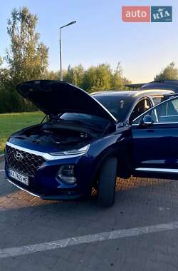Внедорожник / Кроссовер Hyundai Santa FE 2018 в 