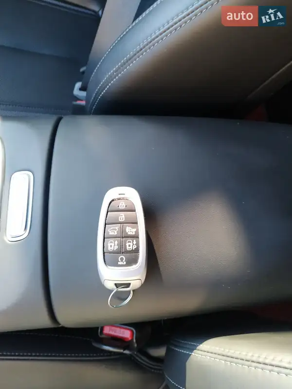 Позашляховик / Кросовер Hyundai Santa FE 2021 в 