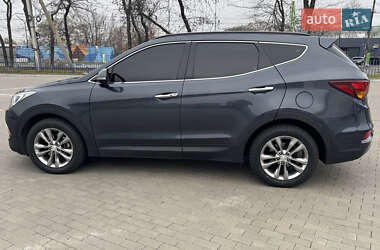 Внедорожник / Кроссовер Hyundai Santa FE 2016 в 