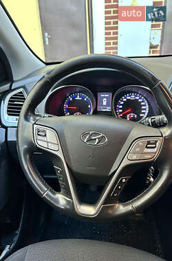 Внедорожник / Кроссовер Hyundai Santa FE 2015 в 