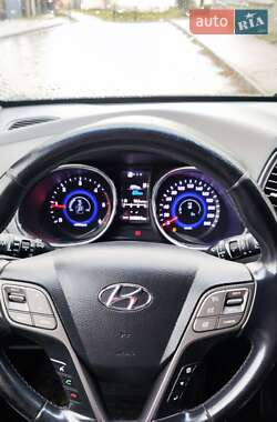 Позашляховик / Кросовер Hyundai Santa FE 2012 в 