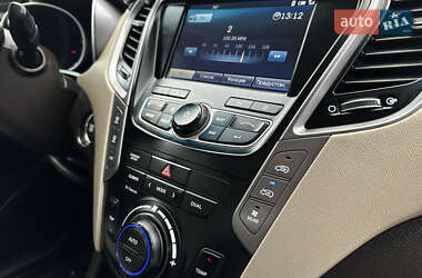 Позашляховик / Кросовер Hyundai Santa FE 2013 в 