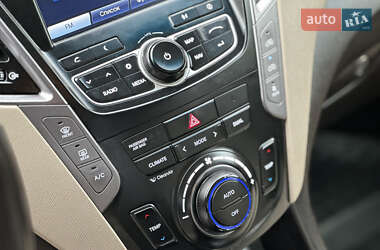 Позашляховик / Кросовер Hyundai Santa FE 2013 в 