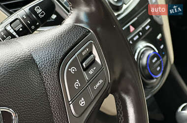 Позашляховик / Кросовер Hyundai Santa FE 2013 в 