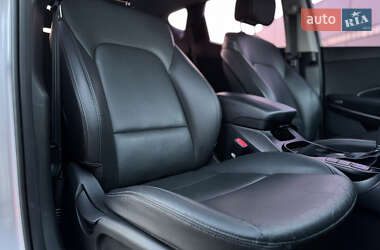 Внедорожник / Кроссовер Hyundai Santa FE 2015 в 