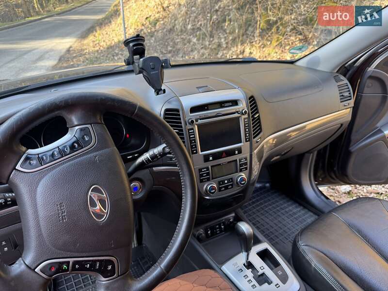 Позашляховик / Кросовер Hyundai Santa FE 2011 в Луцьку