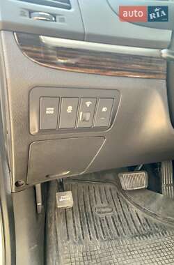 Внедорожник / Кроссовер Hyundai Santa FE 2010 в 